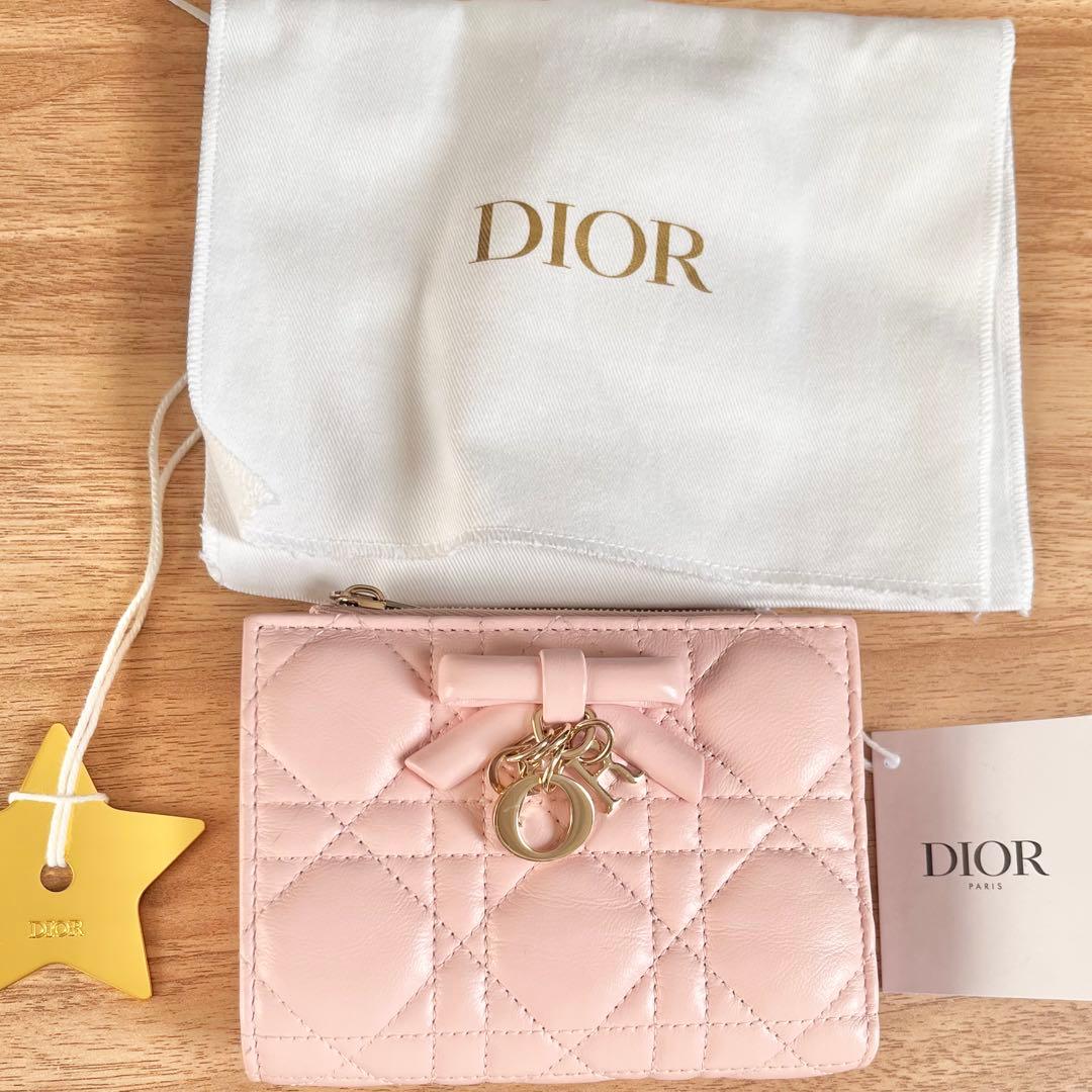 【極美品】【新作】Dior ピンクキルティング二つ折り財布2026 ノベルティ付