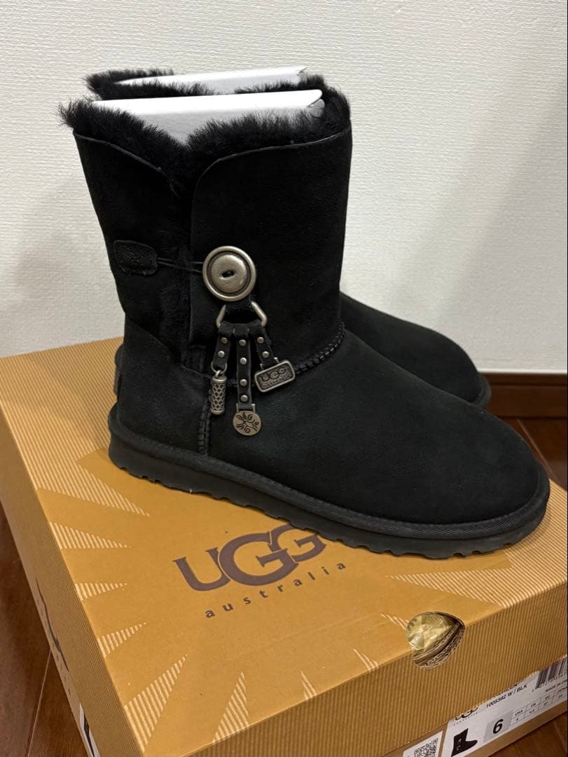 UGG アグ　ムートンブーツ AZALEA シープスキン ブラック 23
