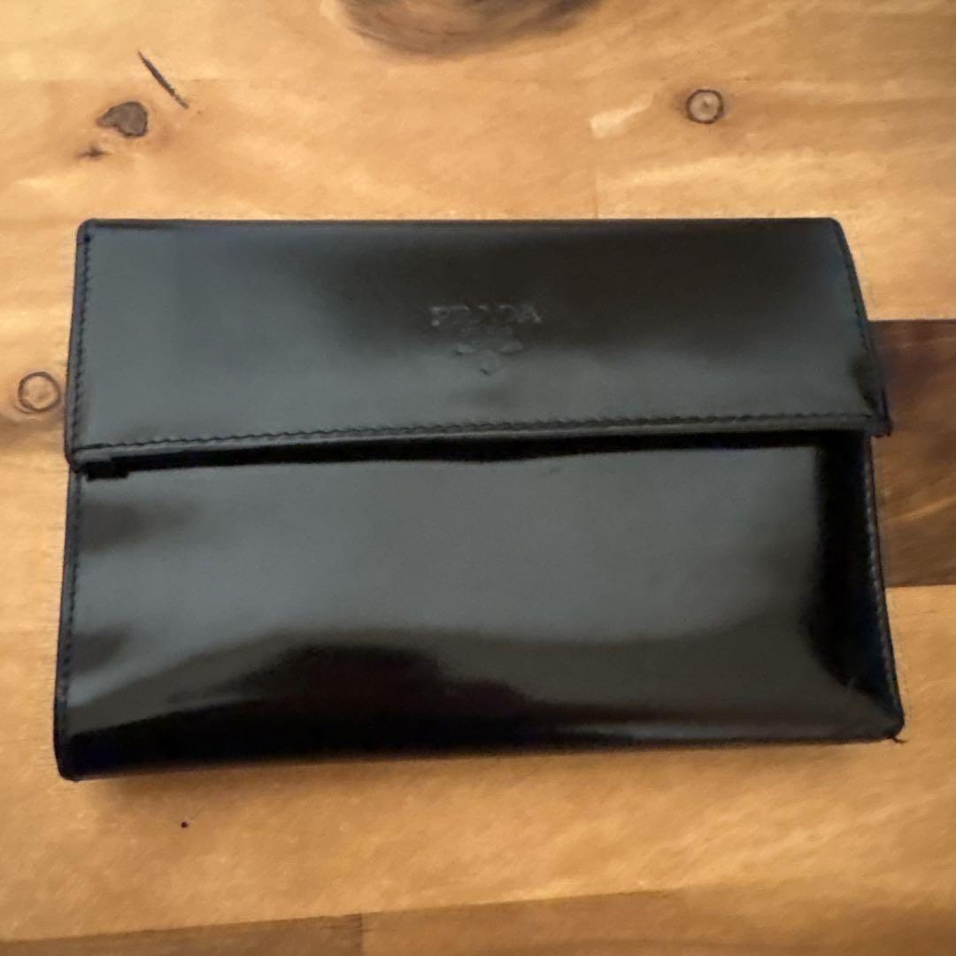 PRADA エナメル　二つ折り財布　ブラック