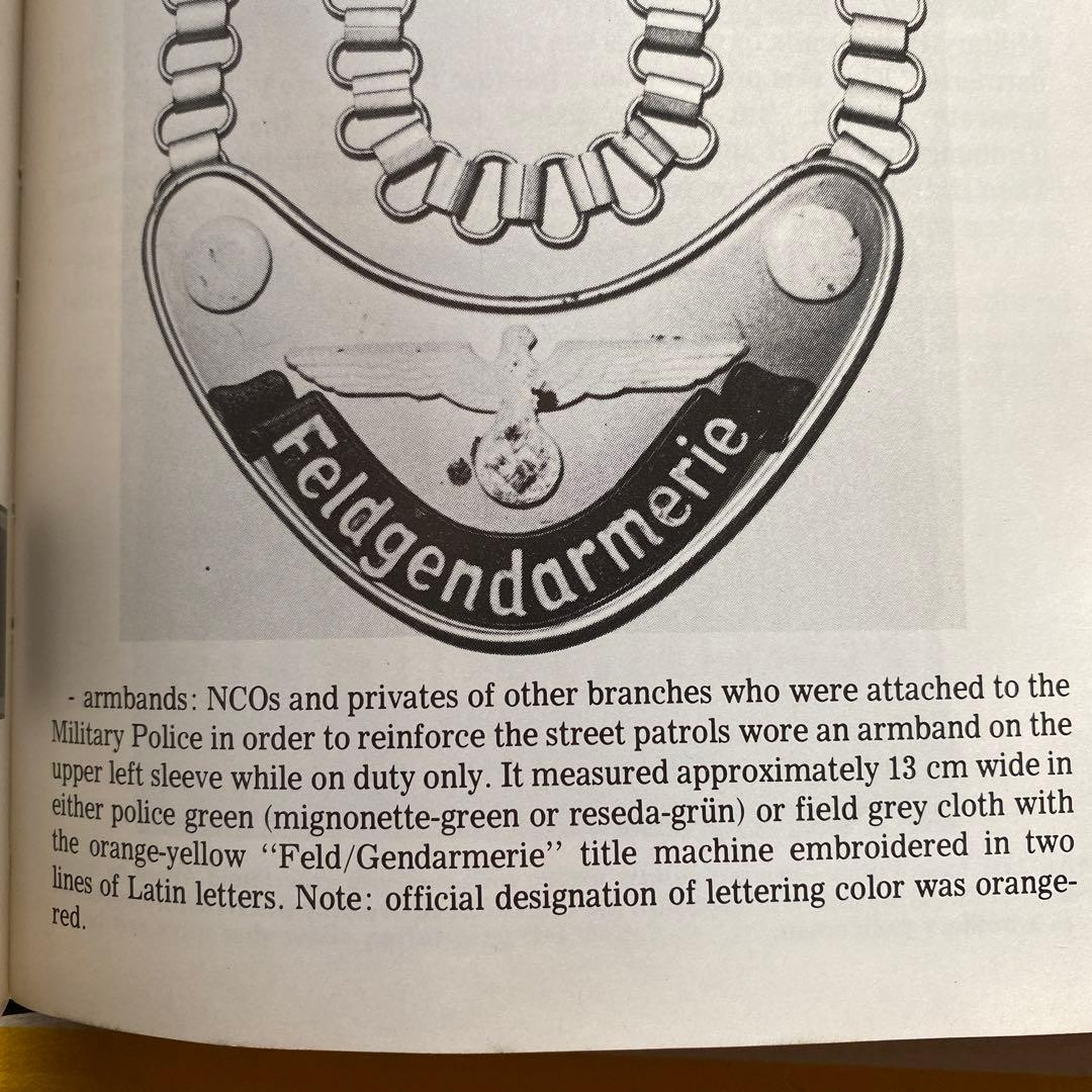 ドイツ国防軍制服解説書　洋書