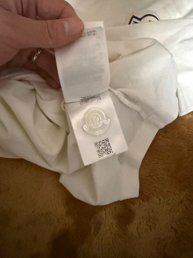 MONCLER ホワイト Tシャツ ロゴ刺繍