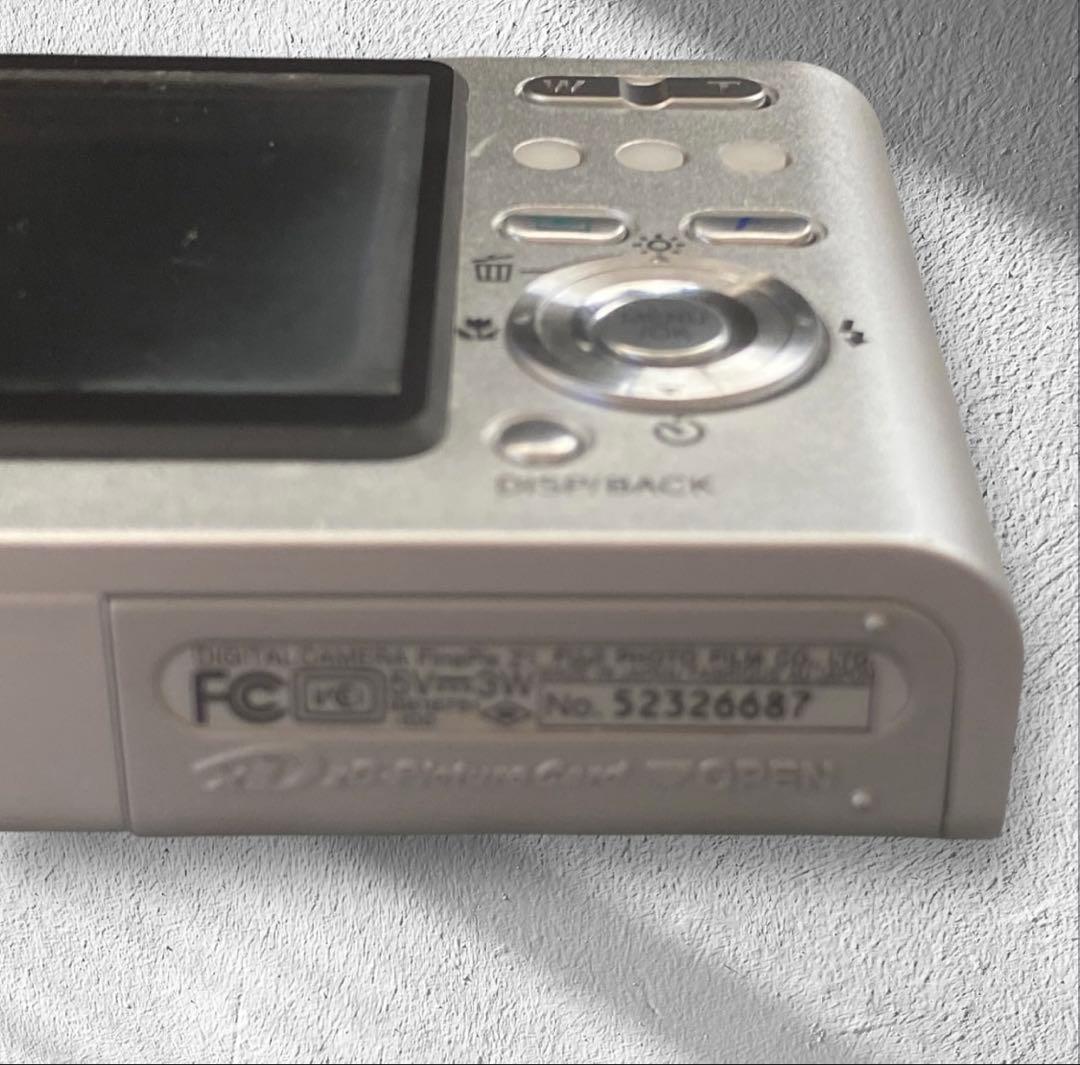 【FUJIFILM】富士フィルム FINEPIX Z1 /シルバー/充電器付