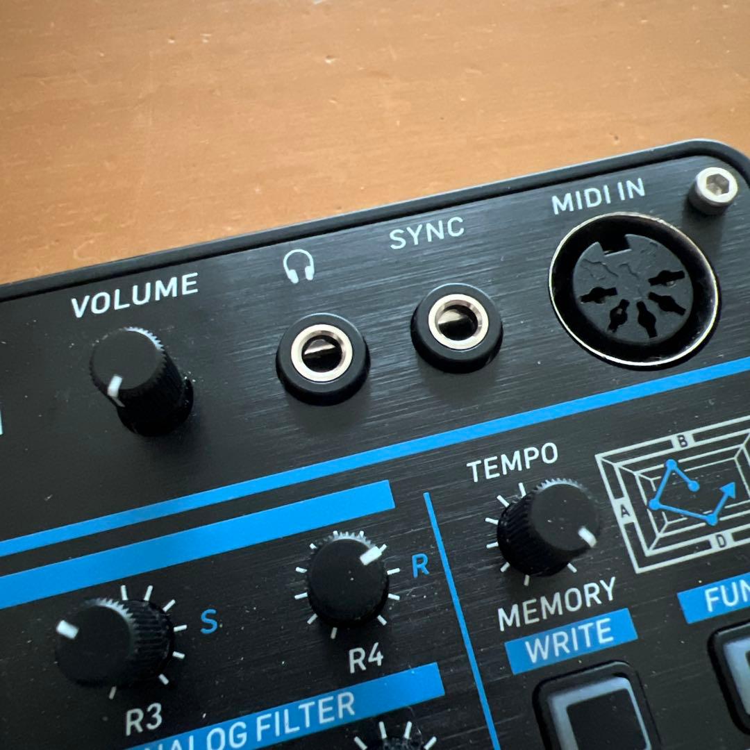 Behringer Pro VS mini ベリンガーハイブリッドシンセサイザー