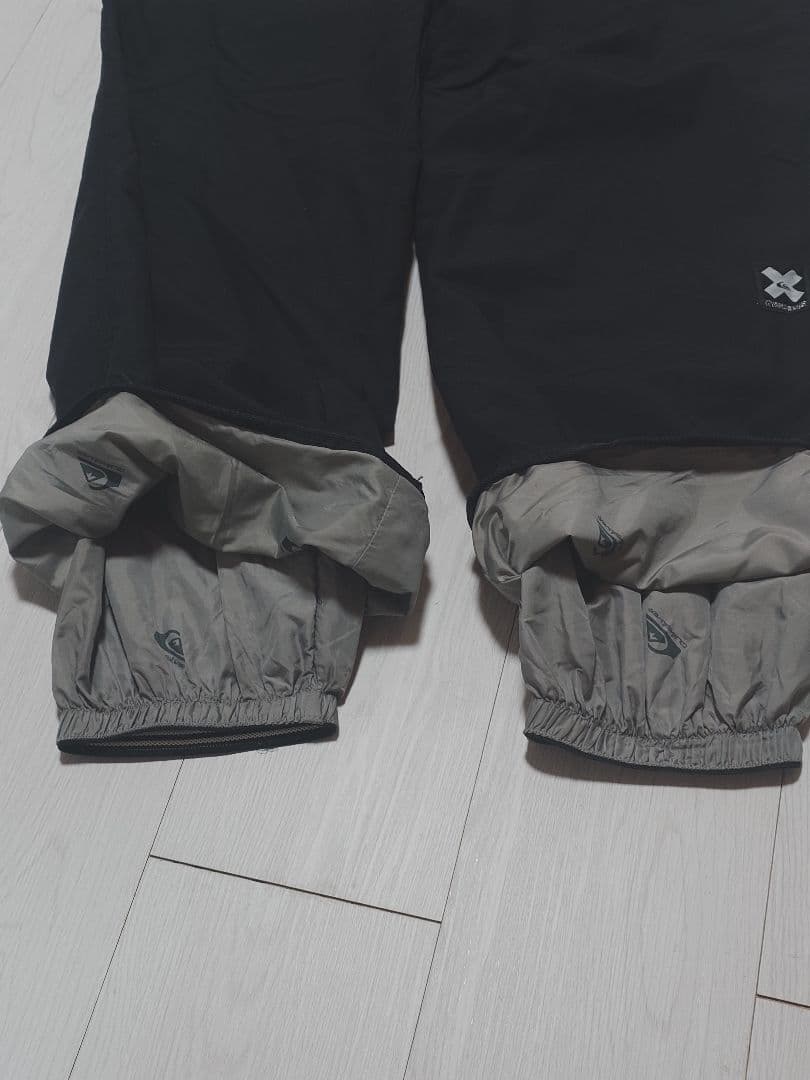 QUIKSILVER スノーボードパンツ Mサイズ ブラック