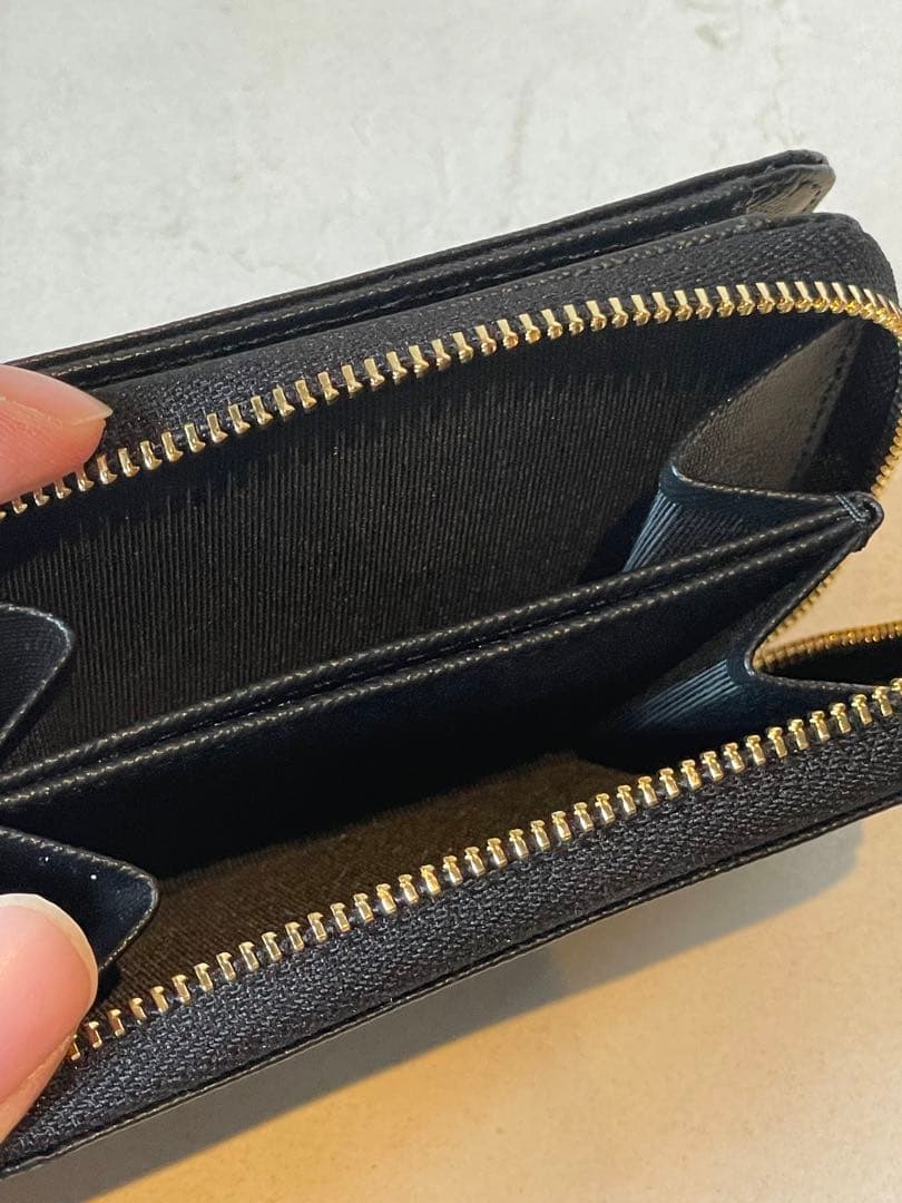 【新品未使用】agnès b. ブラック 二つ折り財布　定価25300円