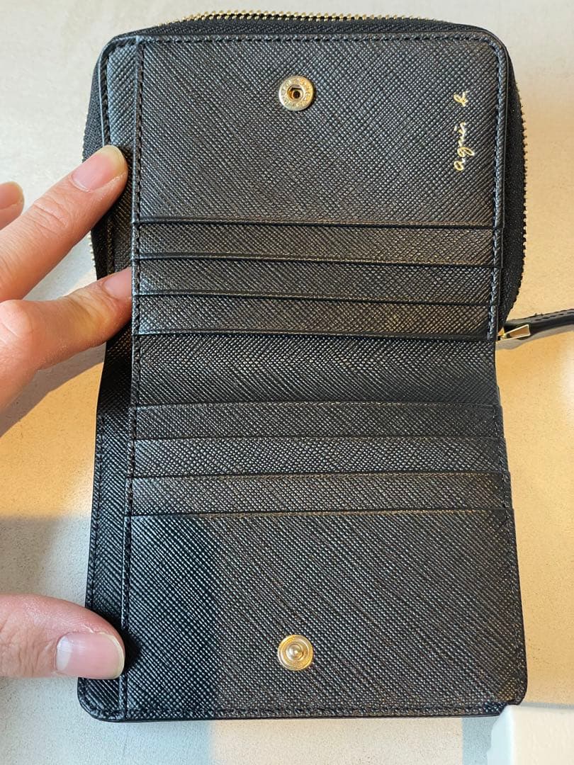 【新品未使用】agnès b. ブラック 二つ折り財布　定価25300円