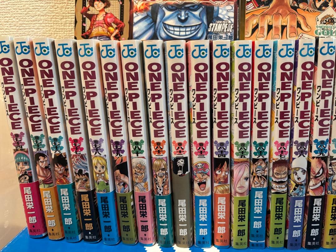 【中古品美品】ワンピース　42巻〜45巻、49巻〜111巻➕劇場限定版4冊付