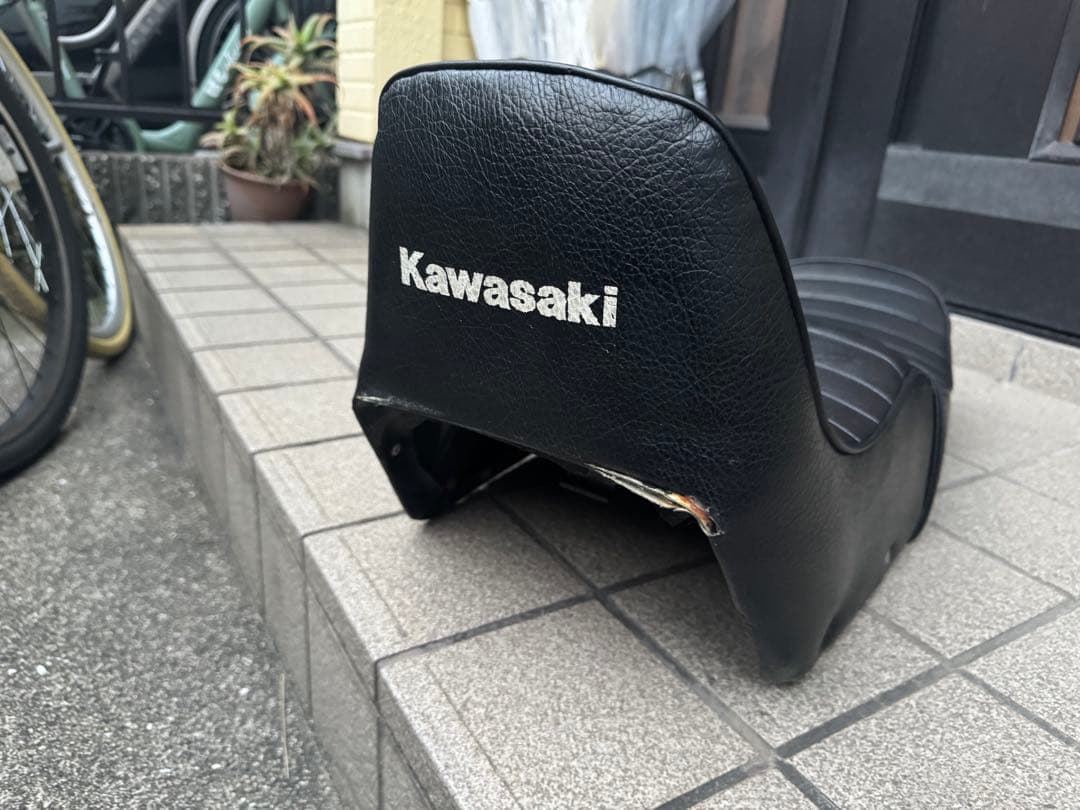 Kawasaki Z400FX Z550FX 3段シート