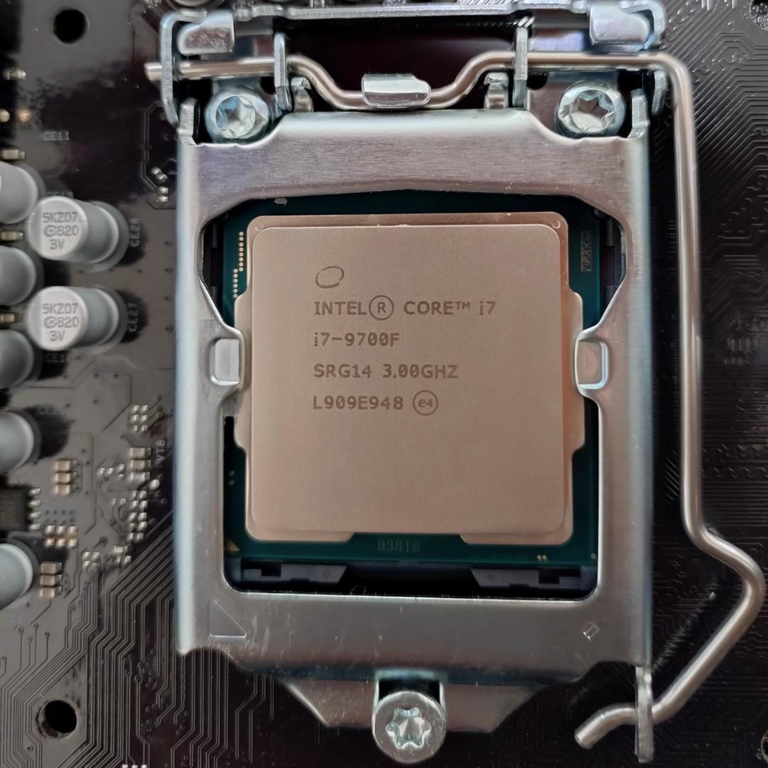 intel i7 9700F と ASRock Z390 Pro4 のセット