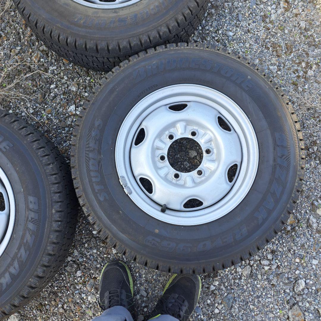 ブリジストン　スタッドレスタイヤ　195/80R15 ホイール付き