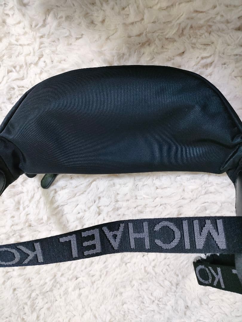 最終価格【美品】MICHAEL KORSボディバッグ ブラック ナイロン×レザー