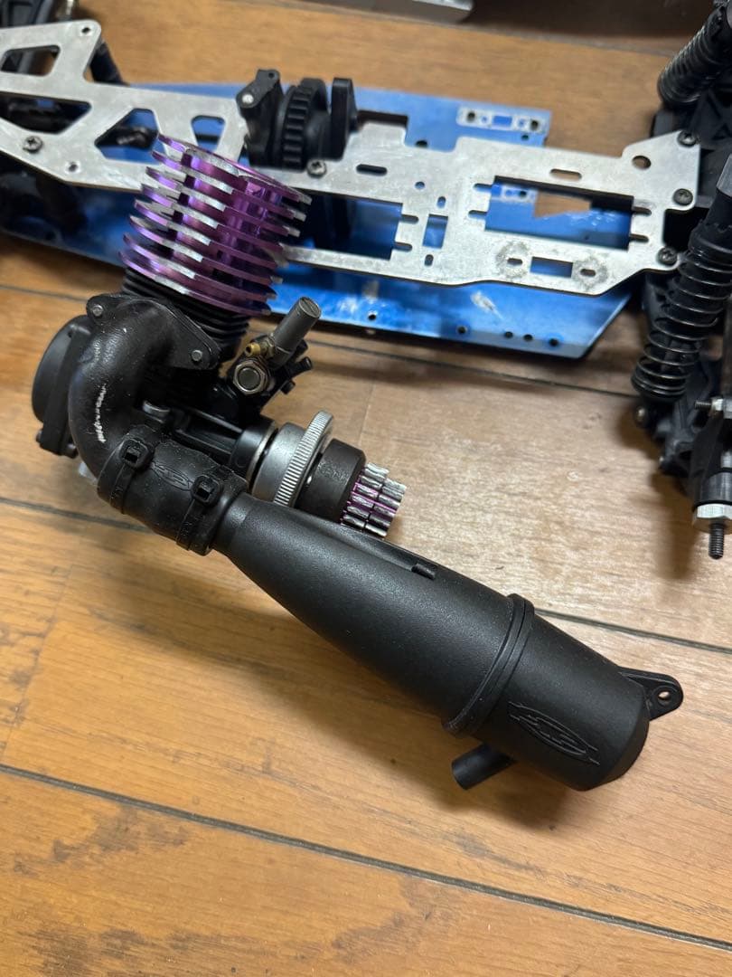 u*f様 京商シャシ、HPIエンジン、ボディ