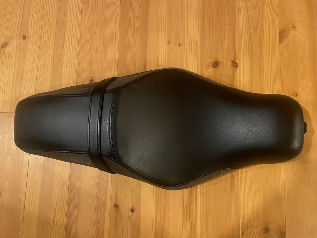 ハーレー純正　スポーツスター　バッドランダーシート 　xl1200 xl883