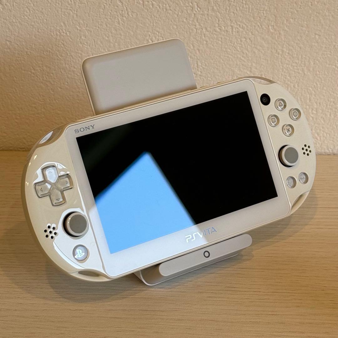 PSVITA PCH-2000 ホワイト 箱付き 3-052
