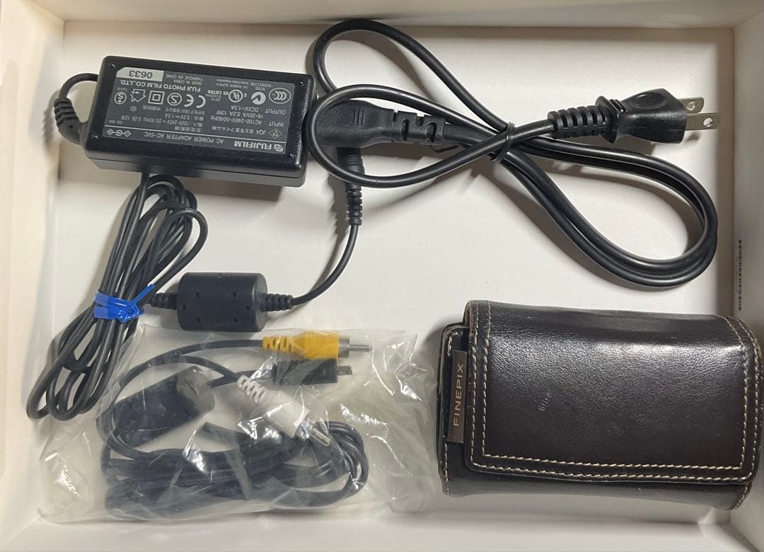 FUJIFILM FinePix シルバー コンパクトデジタルカメラ　完動品