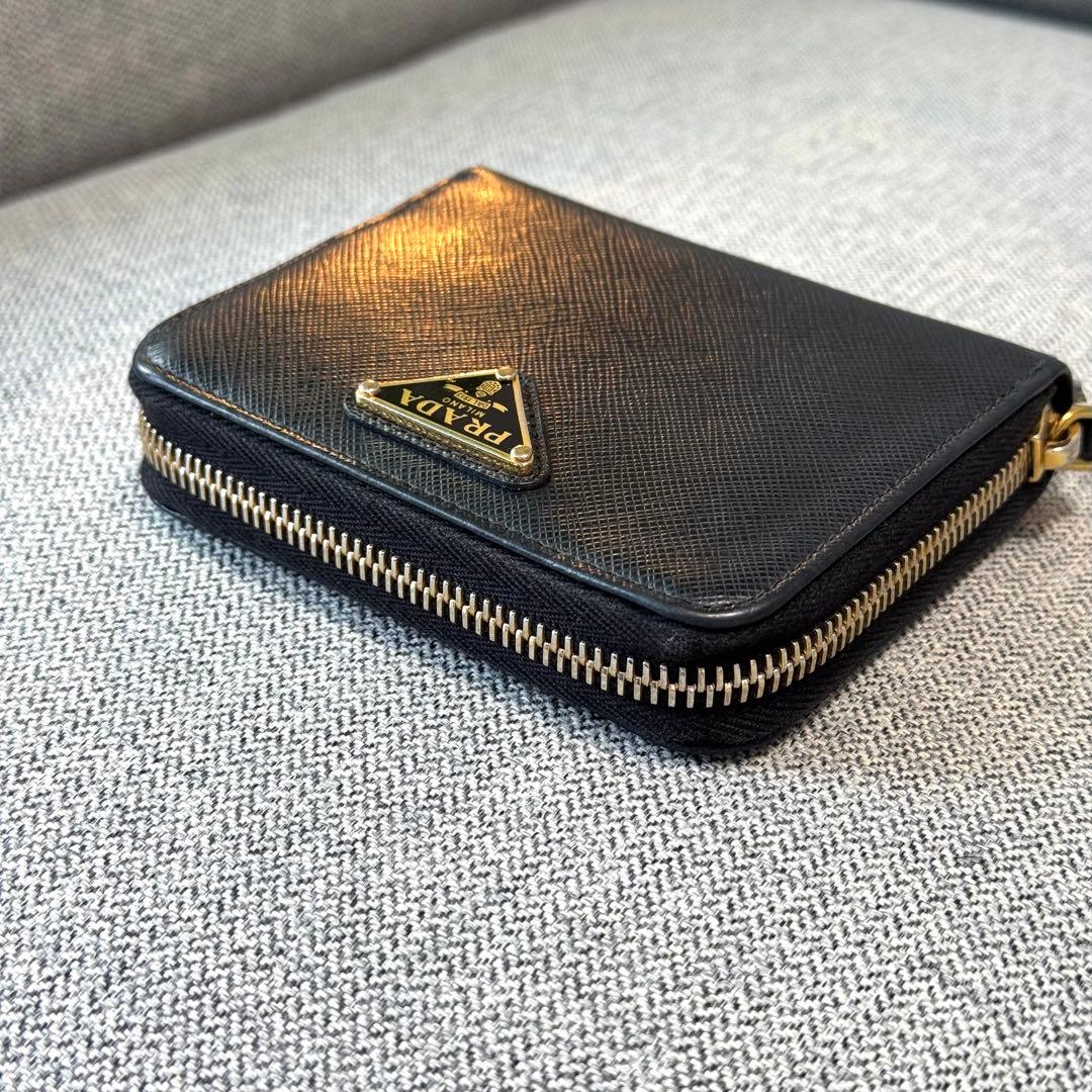 PRADA プラダ サフィアーノ トライアングル ラウンドジップ 二つ折り財布