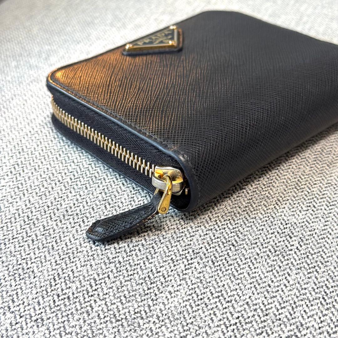 PRADA プラダ サフィアーノ トライアングル ラウンドジップ 二つ折り財布