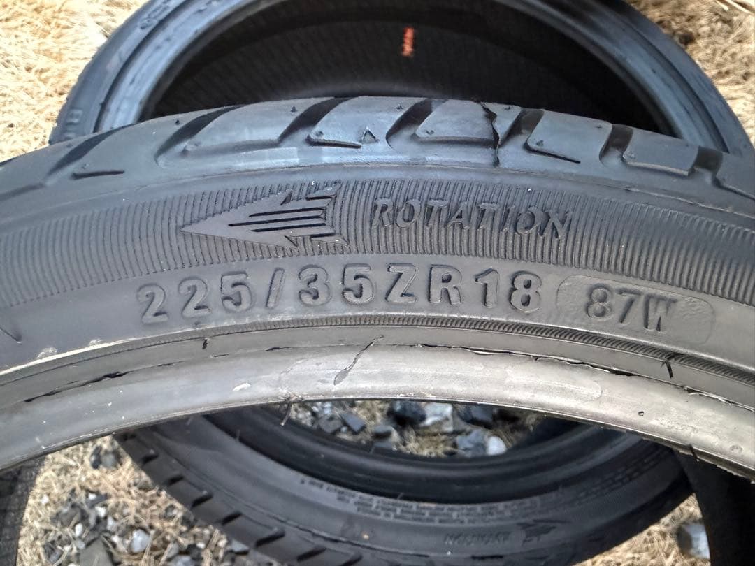 サニュー　2本 sinew 225/35r18 22年43週　使用20キロ