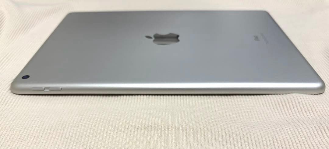【超美品】Apple iPad シルバー 本体　第９世代
