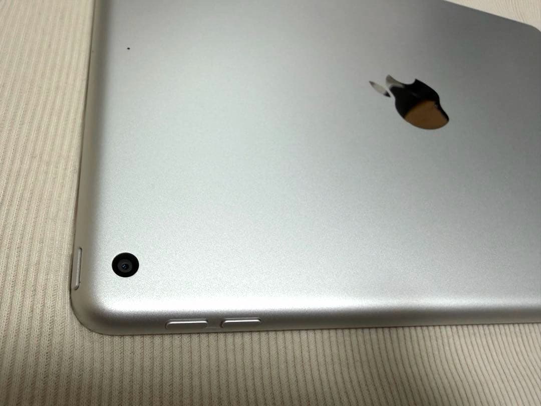 【超美品】Apple iPad シルバー 本体　第９世代