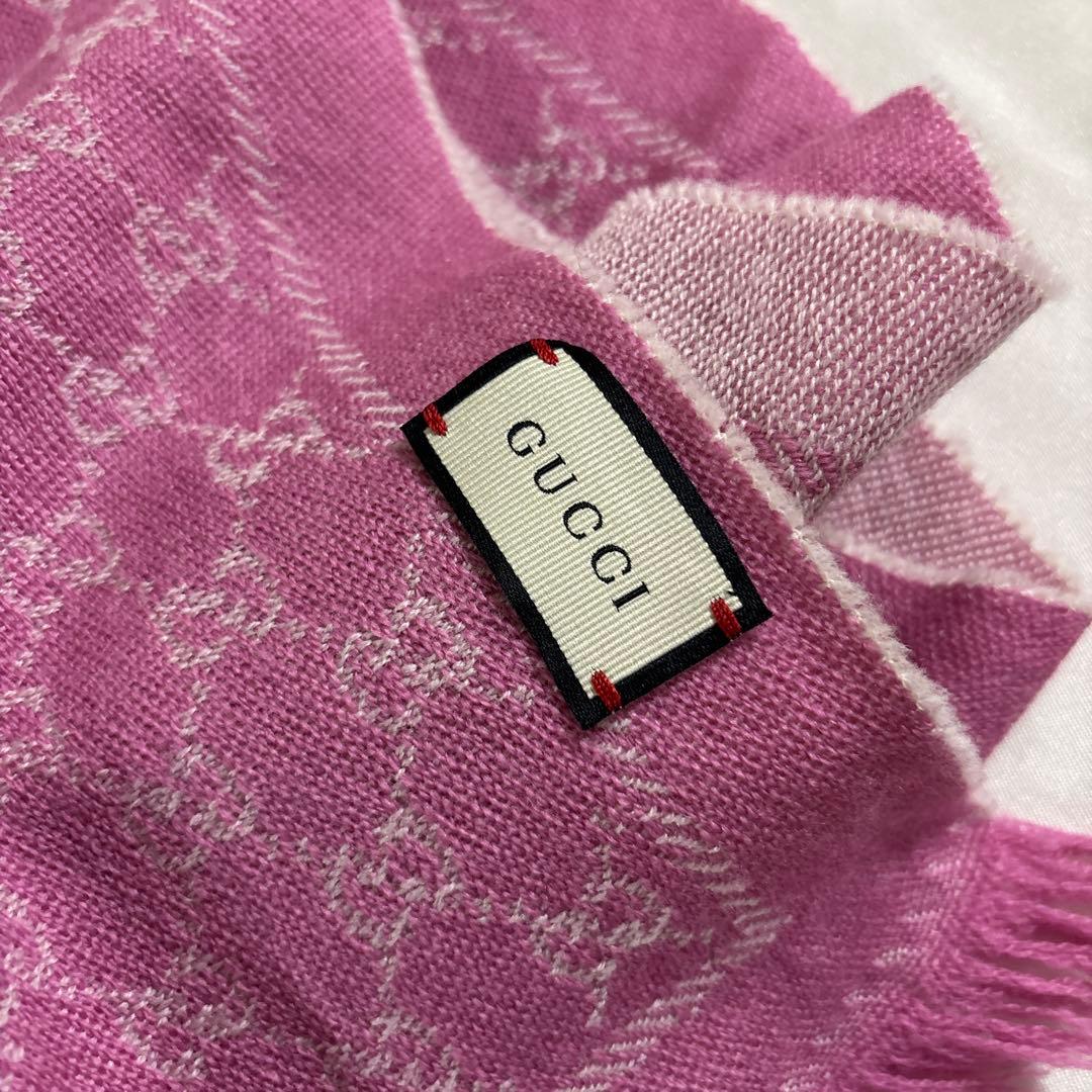 GUCCI ピンク フリンジ付きマフラー