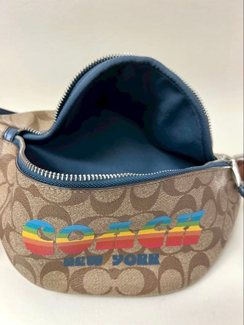 COACH ボディバッグ・ウエストポーチ ブラウン・マルチカラー