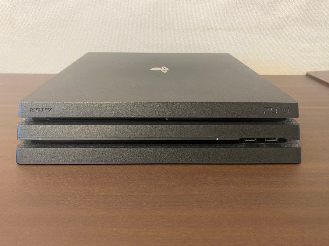 PS4 PRO 本体CUH-7000B 1Tジェットブラック+ソフト5点
