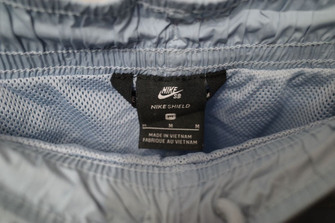 【入手困難】NIKE ナイロンパンツ ライトブルー サイドライン 膝ロゴ 古着