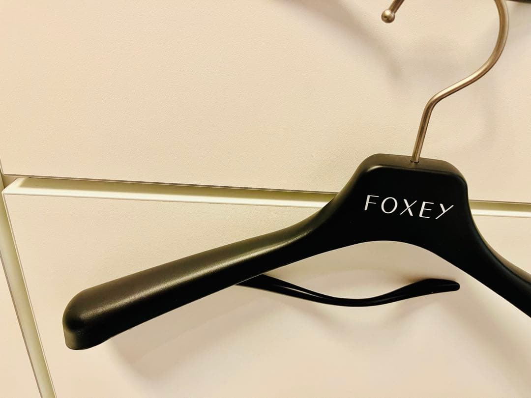FOXEY 黒衣類ハンガー 15本セット
