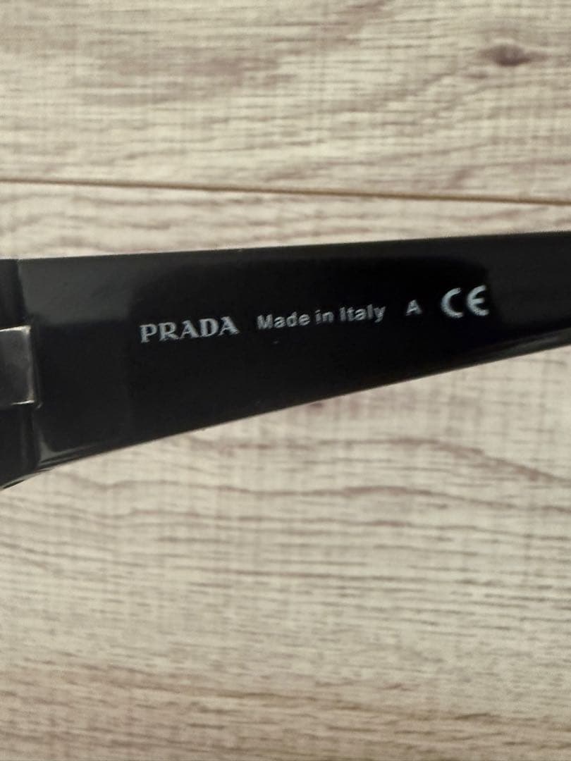 PRADA サングラス SPR25Y 正規店購入 ブラック ケース付き