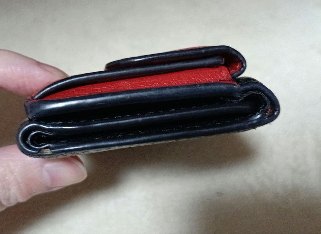 ミュウミュウ レザー 赤 三つ折り財布 コンパクト ゴールドロゴ