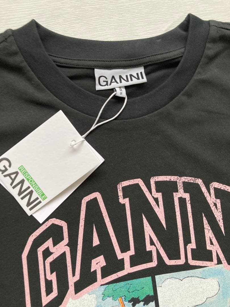 GANNI ブラック コミックプリント Tシャツ