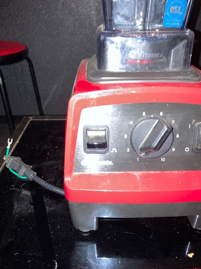 Vitamix 赤 ブレンダー　言い値教えてください