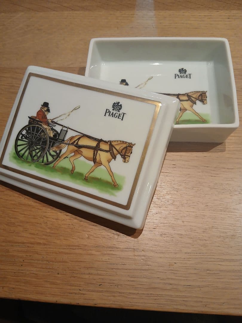 【お値下げ】Piaget 陶器製トレイ 馬車デザイン