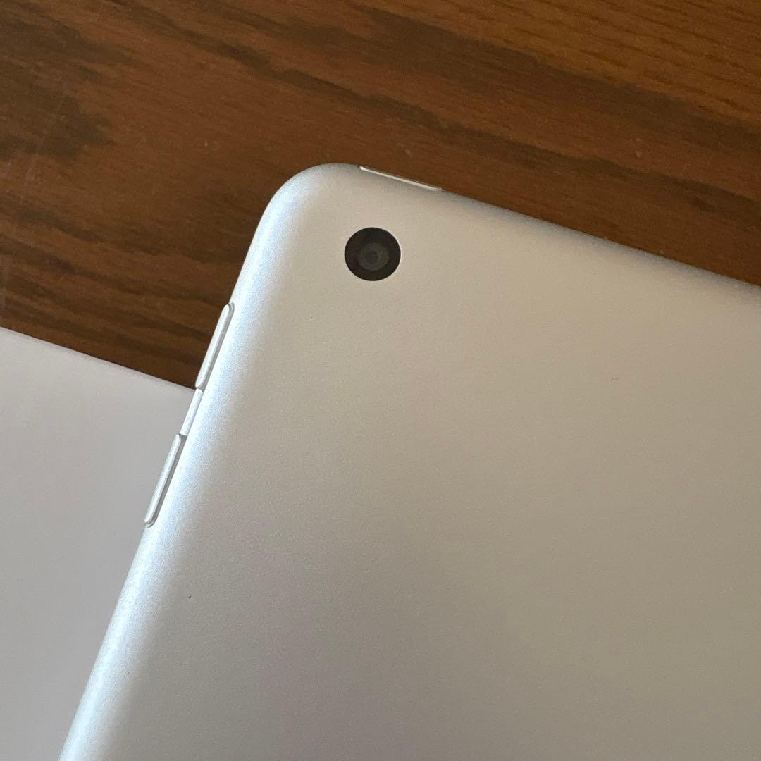 iPad 第6世代　32GB Wifi モデル　（箱付き）