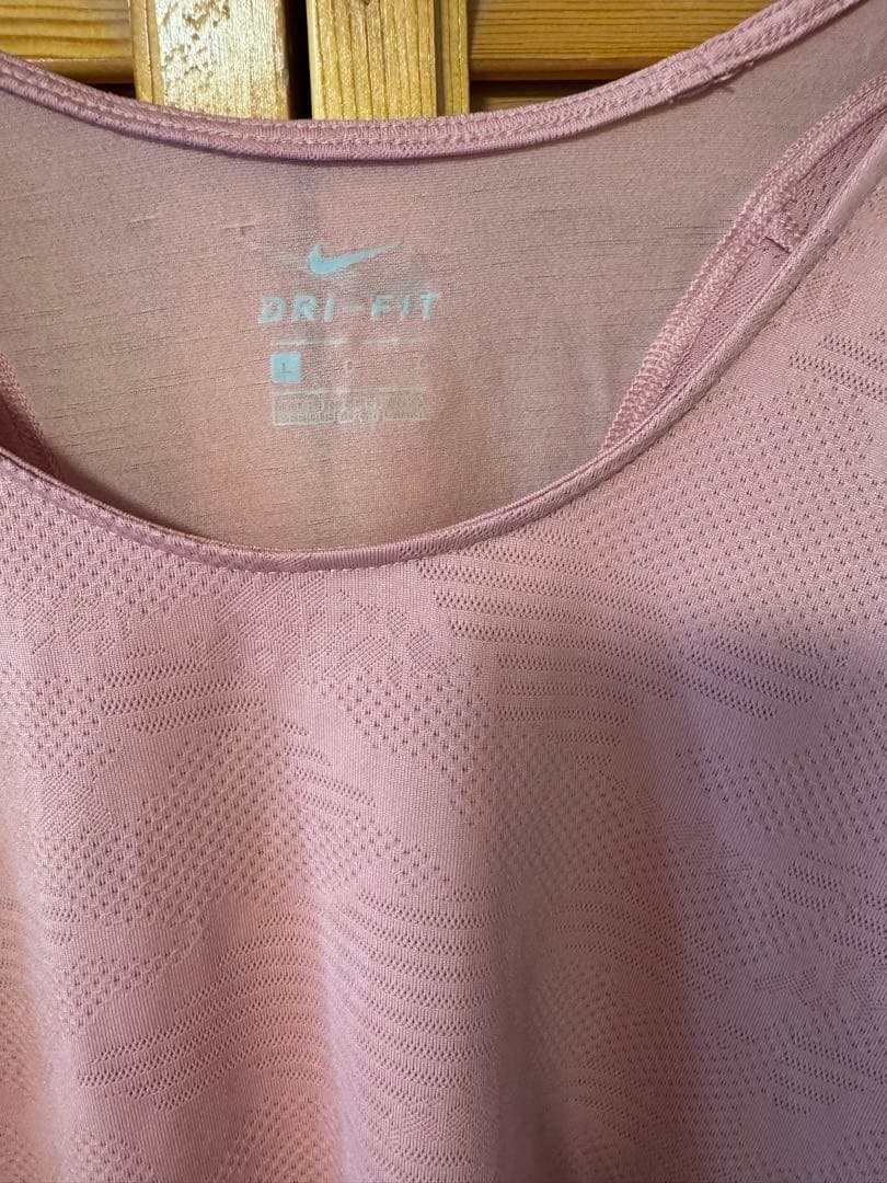 NIKE 新品タグ付き レギンスとTシャツ の2点セット レディース