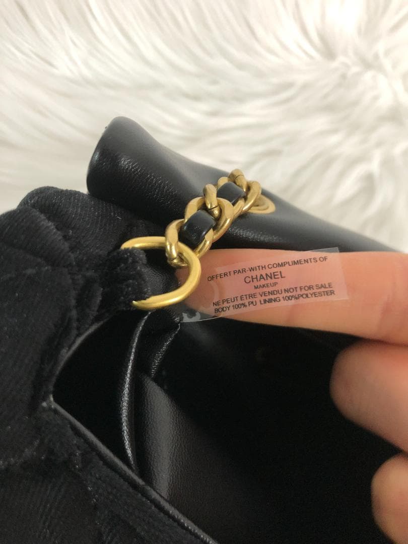 ハンドバッグ　ゴールドブランドロゴ　超美品ショルダーバッグ　未使用　レディース