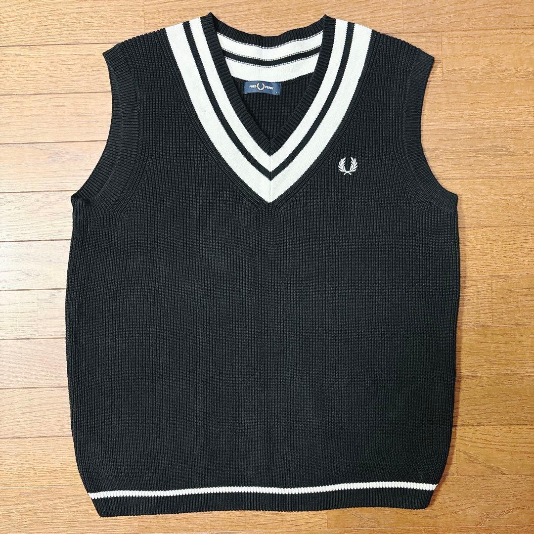 【美品】 フレッドペリー ストライプ トリム Vネック タンク ベスト 黒