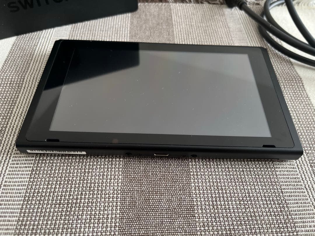 a*a様 Nintendo Switch 本体のみドックHDMI付き　美品　動作