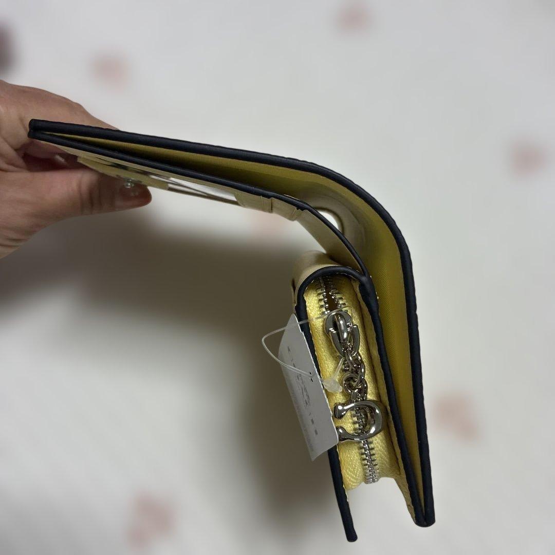 【新品未開封】COACH コーチ 二つ折り財布　黄色　チャーリーブラウン