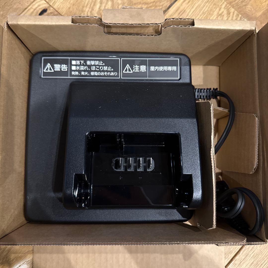 Panasonic NKJ074Z バッテリー充電器　新品