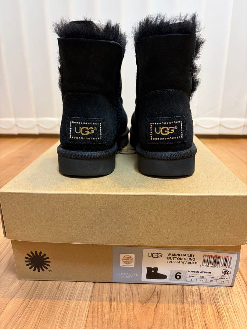 UGG W Mini Bailey Button ブラック 6