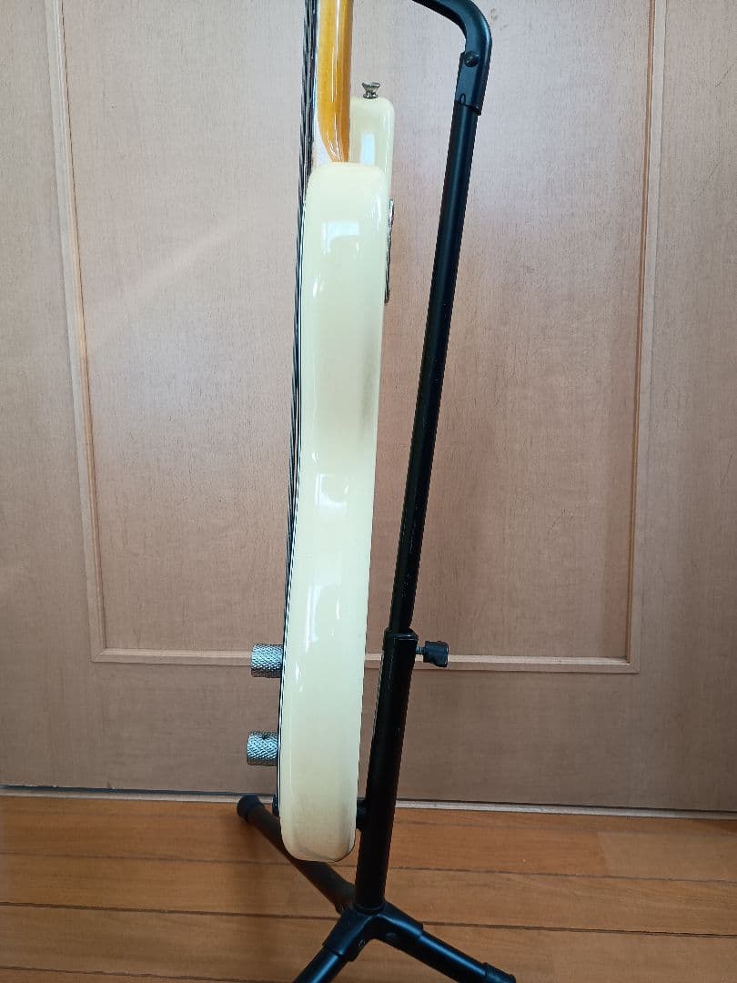 Fender Precision Bass アイボリー