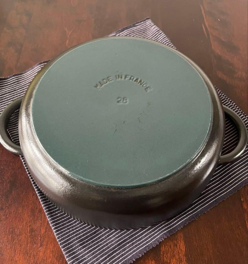 鍋は重いが料理は美味い！　ストウブ　鋳物ホーロー製浅型両手鍋