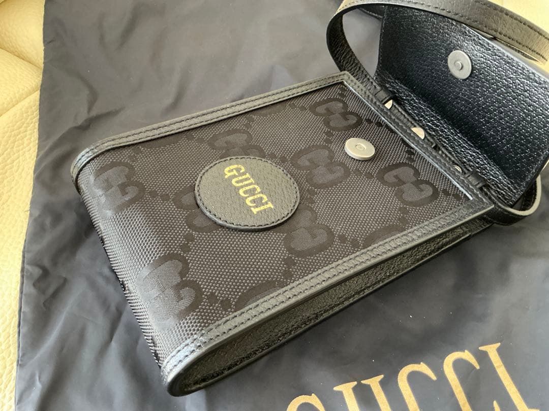 ◾️未使用クラス　GUCCI 男女兼用スマホケース
