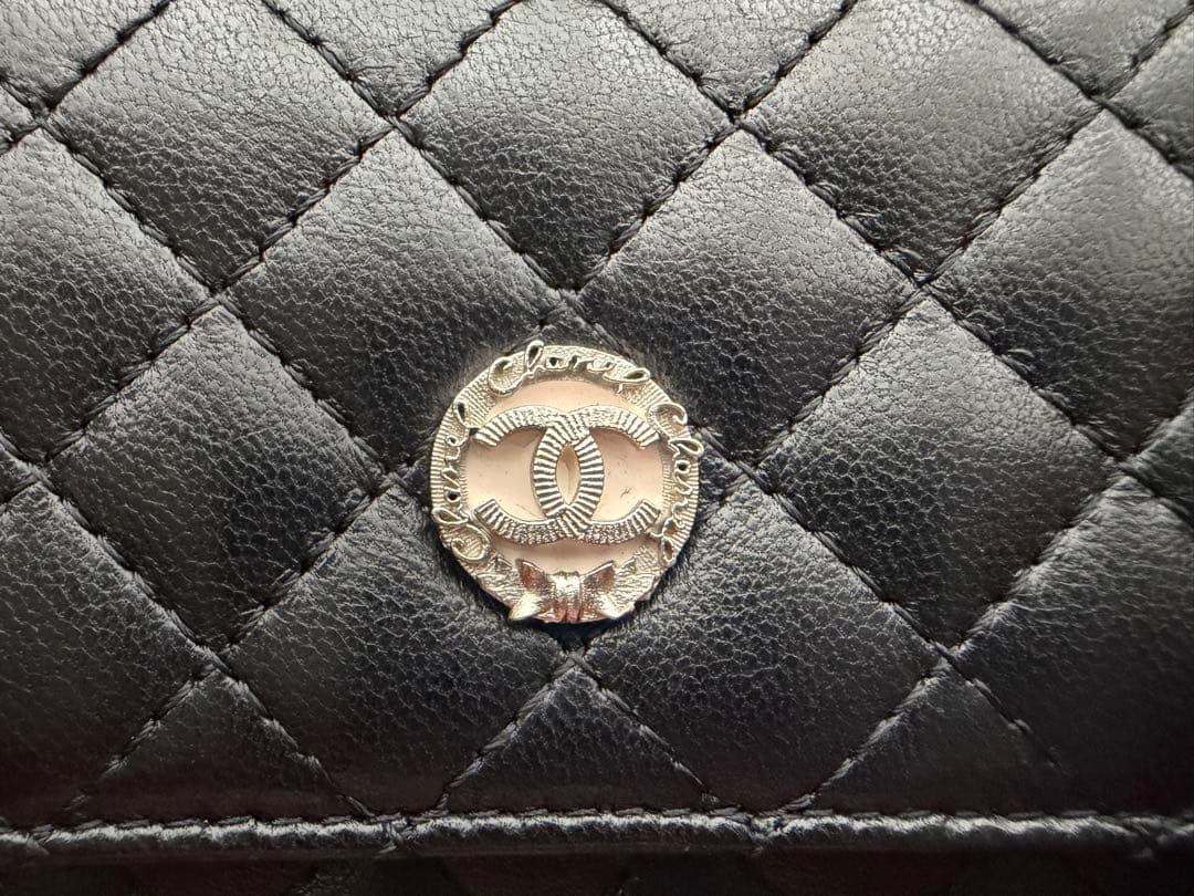 CHANEL 二つ折り財布　リボンモチーフ