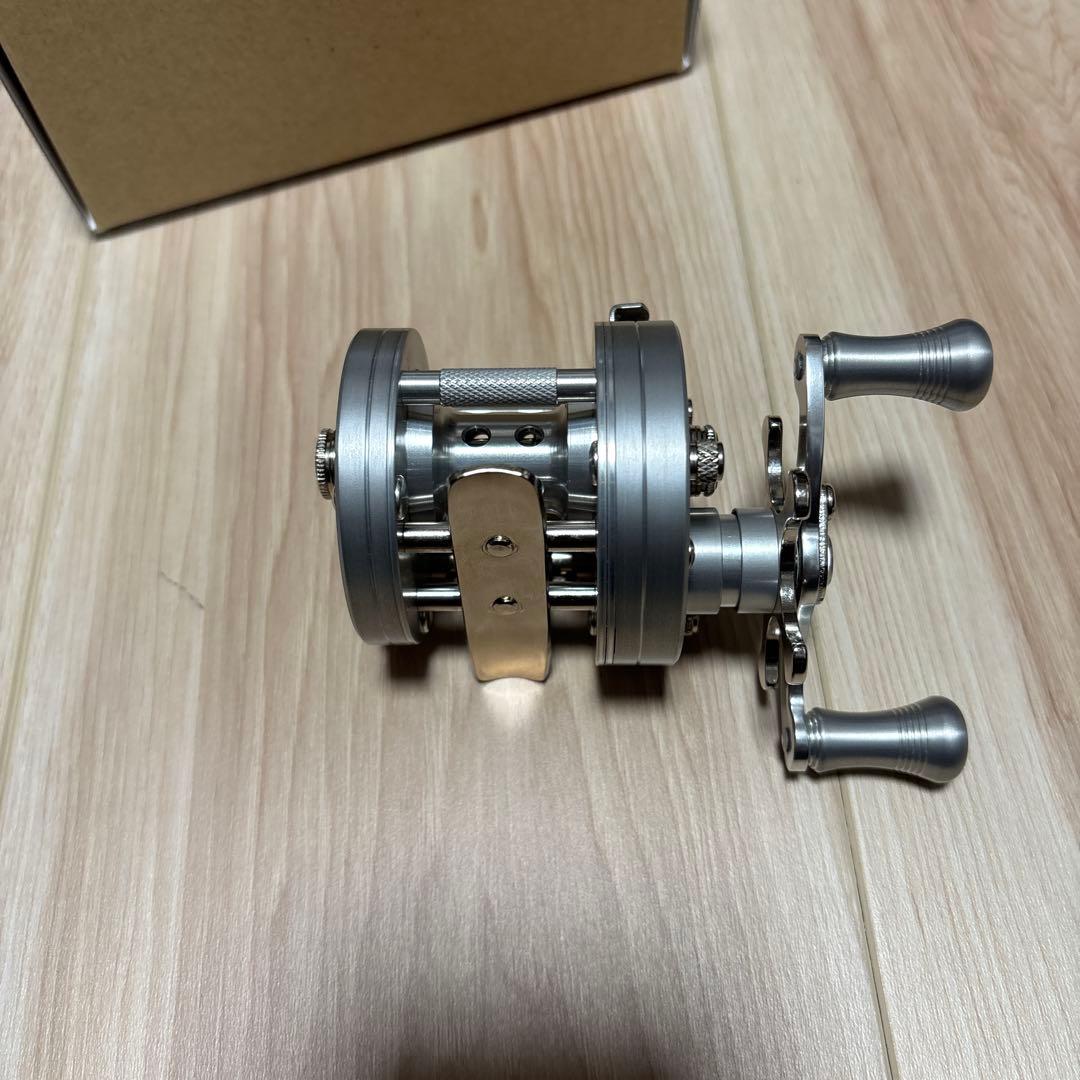 五十鈴工業　BC440SSS Silver Ash ベイトリール