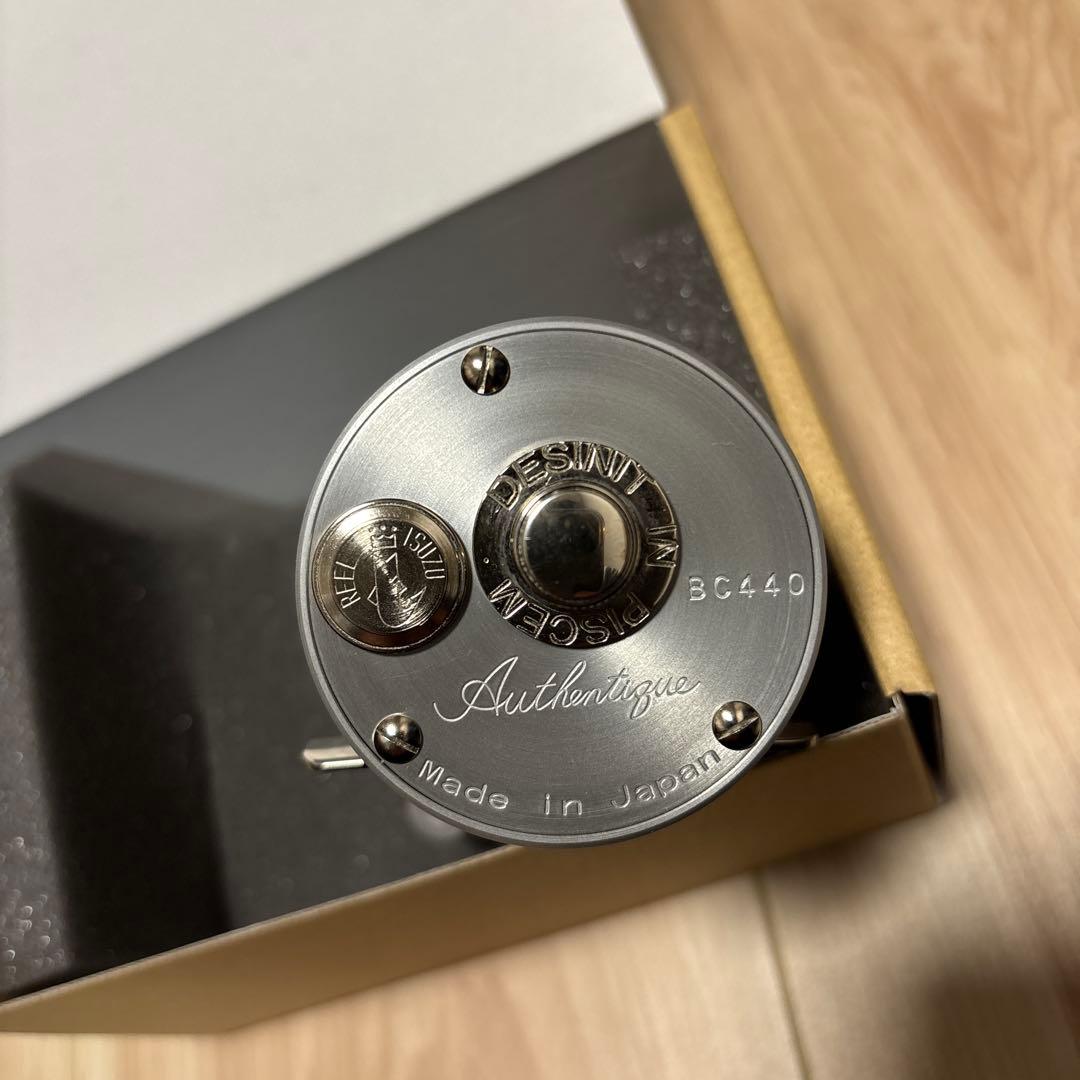 五十鈴工業　BC440SSS Silver Ash ベイトリール