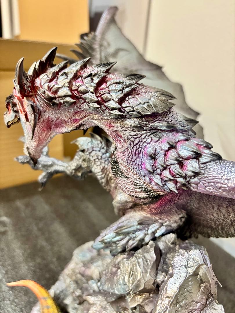 モンスターハンター フィギュア リオレウス希少種 ガレージキット LED発光