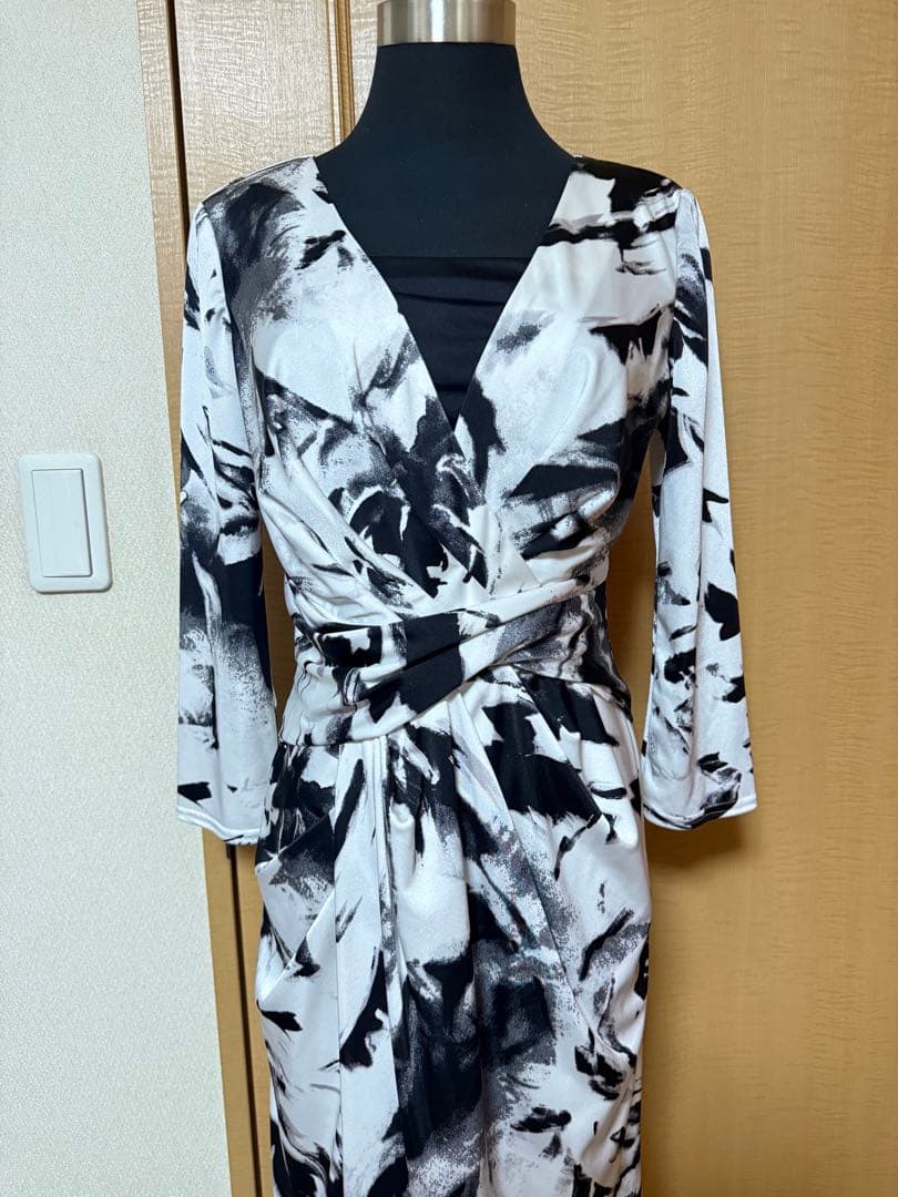 白黒抽象柄ラップワンピース・長袖　ピンキーアンドダイアン　38